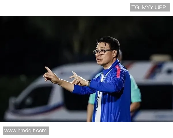 足球明星背后的引导者揭秘各大俱乐部教练的风采与成就